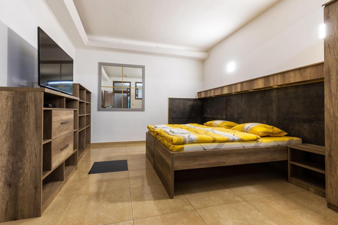 Napfeny Panzio Es Rendezvenyhaz Hotel Kecskemet Ngoại thất bức ảnh