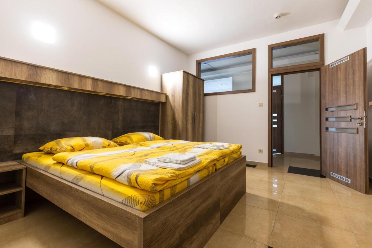Napfeny Panzio Es Rendezvenyhaz Hotel Kecskemet Ngoại thất bức ảnh