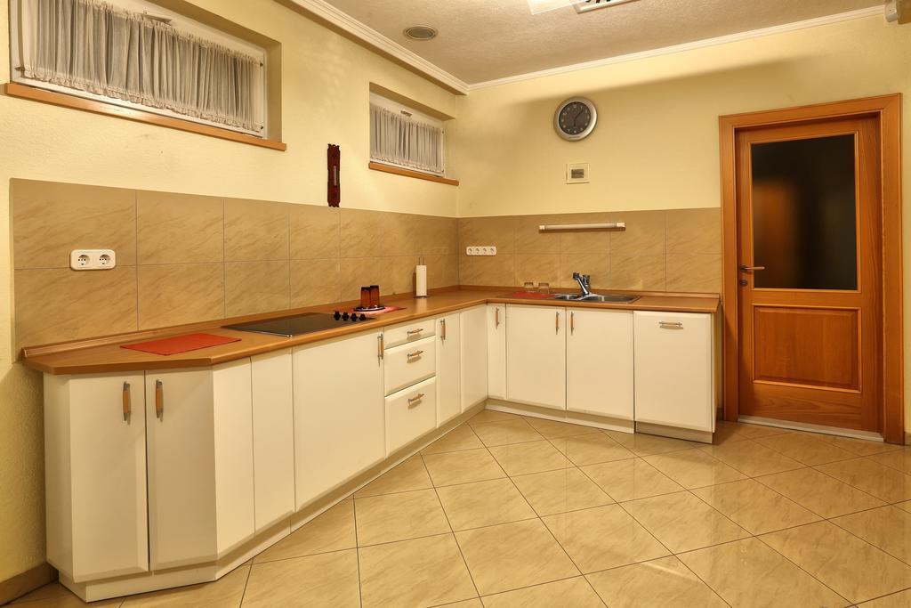 Napfeny Panzio Es Rendezvenyhaz Hotel Kecskemet Phòng bức ảnh