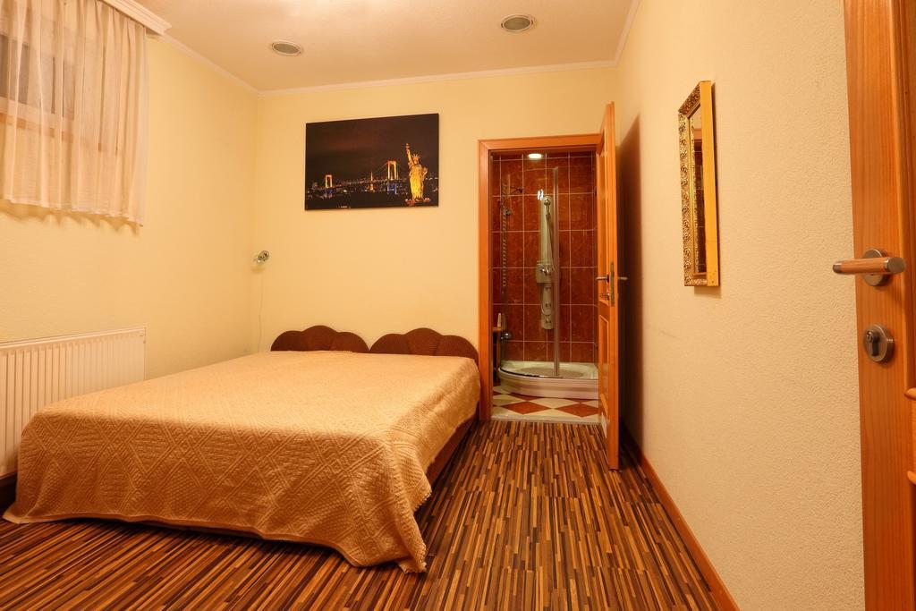 Napfeny Panzio Es Rendezvenyhaz Hotel Kecskemet Phòng bức ảnh