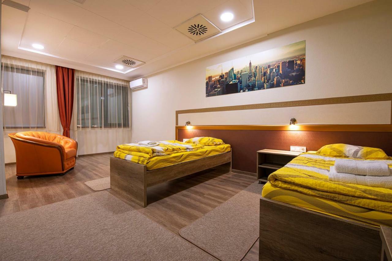 Napfeny Panzio Es Rendezvenyhaz Hotel Kecskemet Ngoại thất bức ảnh