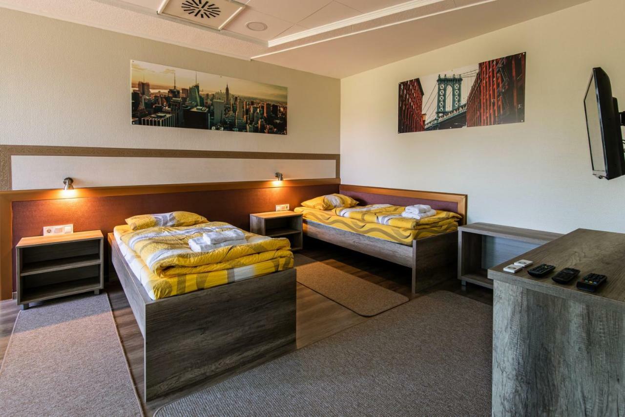 Napfeny Panzio Es Rendezvenyhaz Hotel Kecskemet Ngoại thất bức ảnh