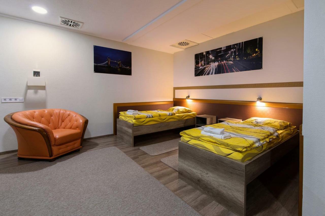 Napfeny Panzio Es Rendezvenyhaz Hotel Kecskemet Ngoại thất bức ảnh