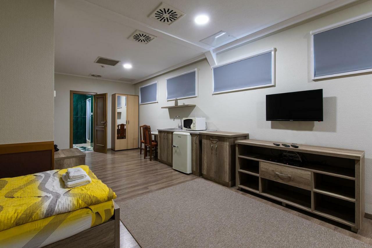 Napfeny Panzio Es Rendezvenyhaz Hotel Kecskemet Ngoại thất bức ảnh