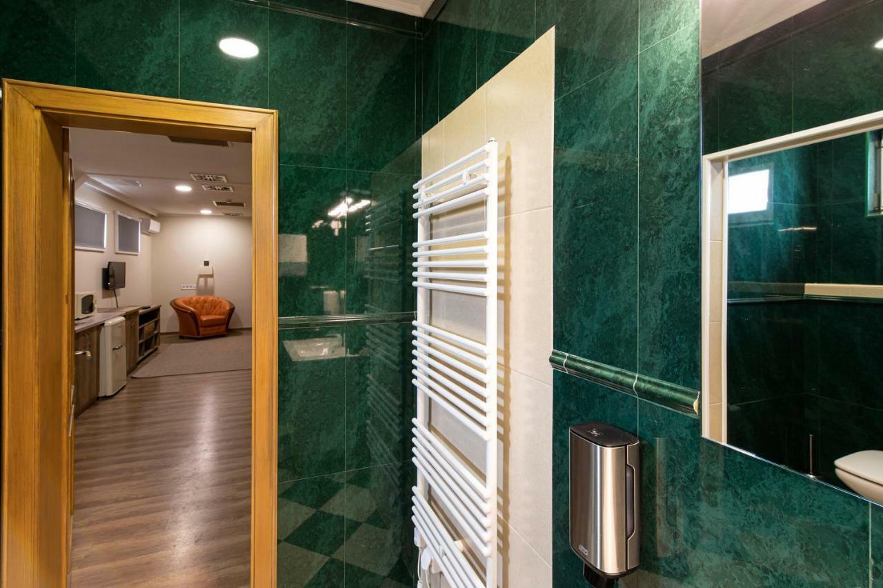 Napfeny Panzio Es Rendezvenyhaz Hotel Kecskemet Ngoại thất bức ảnh