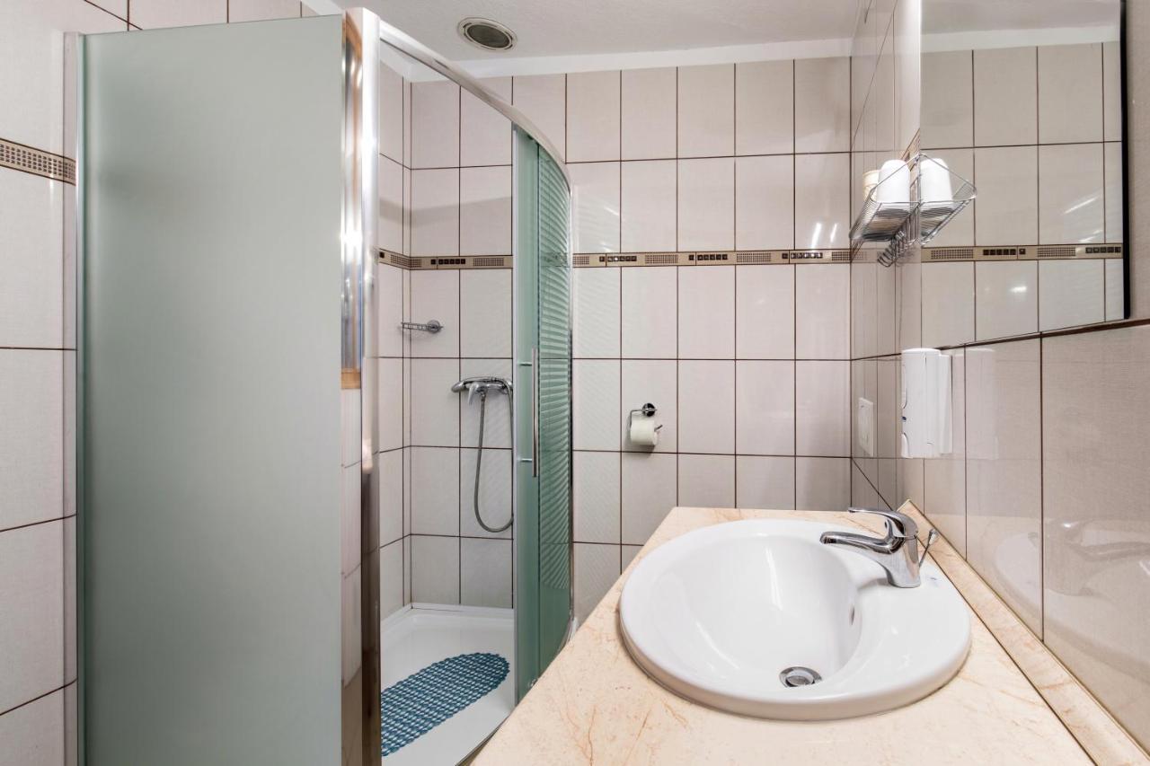 Napfeny Panzio Es Rendezvenyhaz Hotel Kecskemet Ngoại thất bức ảnh