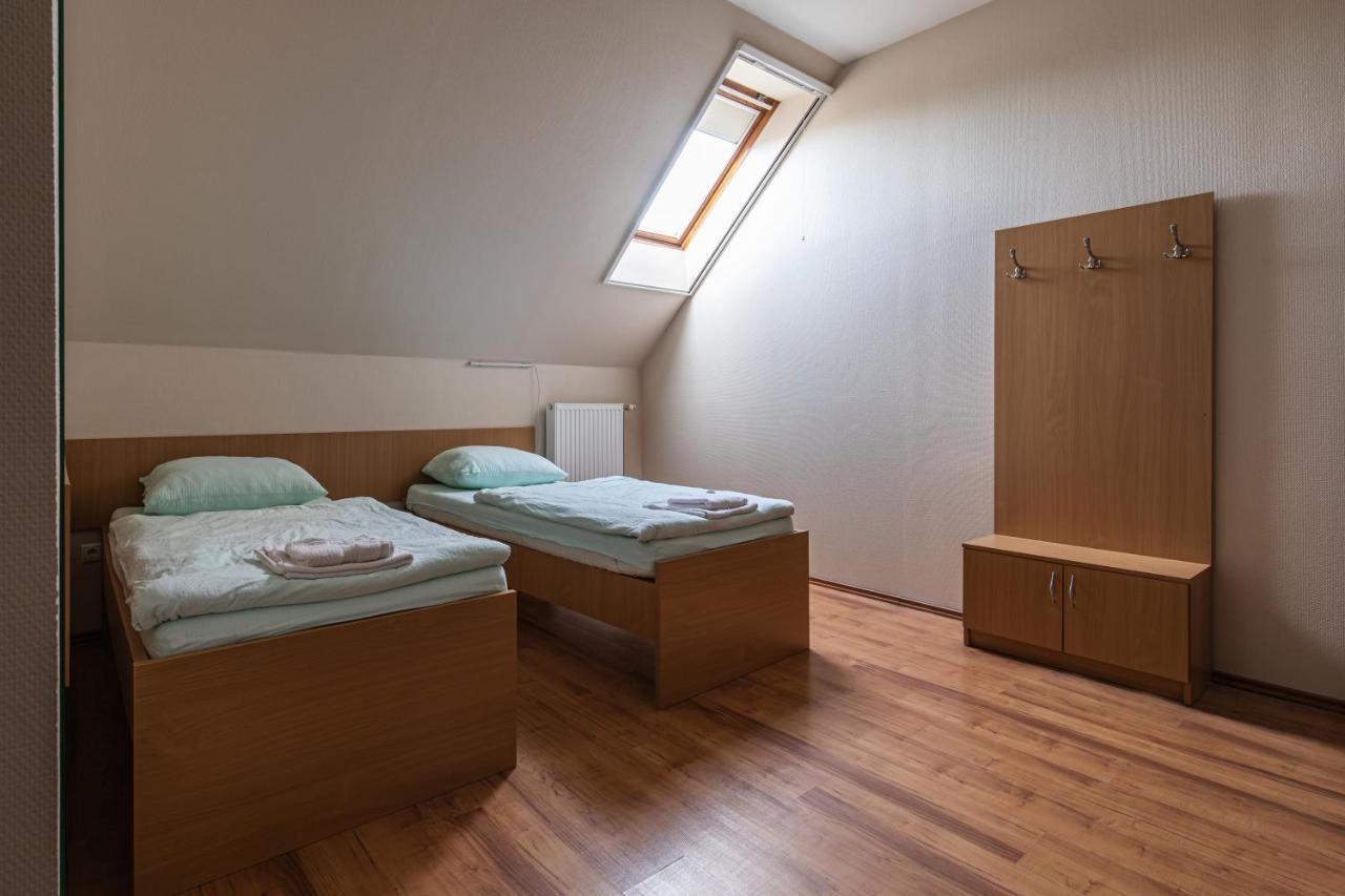 Napfeny Panzio Es Rendezvenyhaz Hotel Kecskemet Ngoại thất bức ảnh