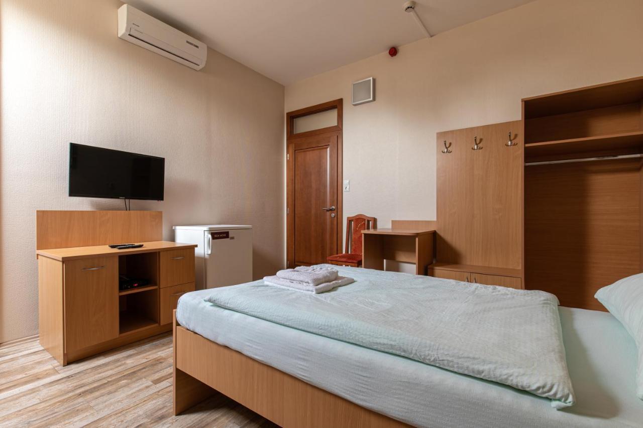 Napfeny Panzio Es Rendezvenyhaz Hotel Kecskemet Ngoại thất bức ảnh
