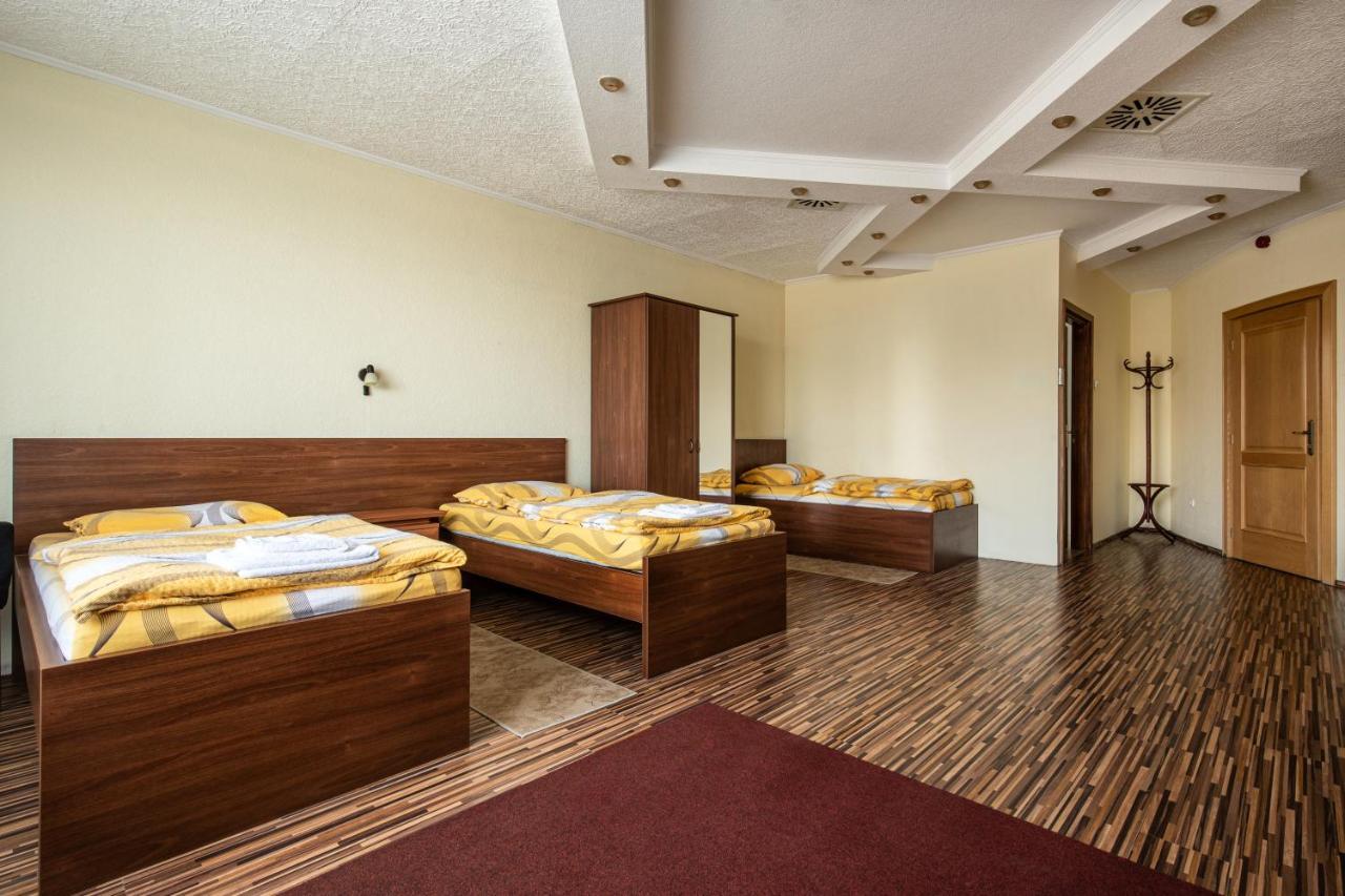 Napfeny Panzio Es Rendezvenyhaz Hotel Kecskemet Ngoại thất bức ảnh