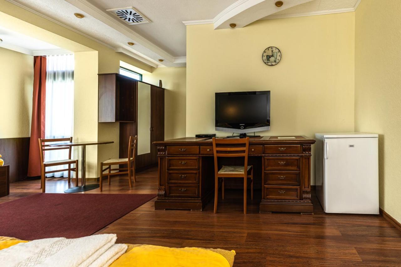 Napfeny Panzio Es Rendezvenyhaz Hotel Kecskemet Ngoại thất bức ảnh